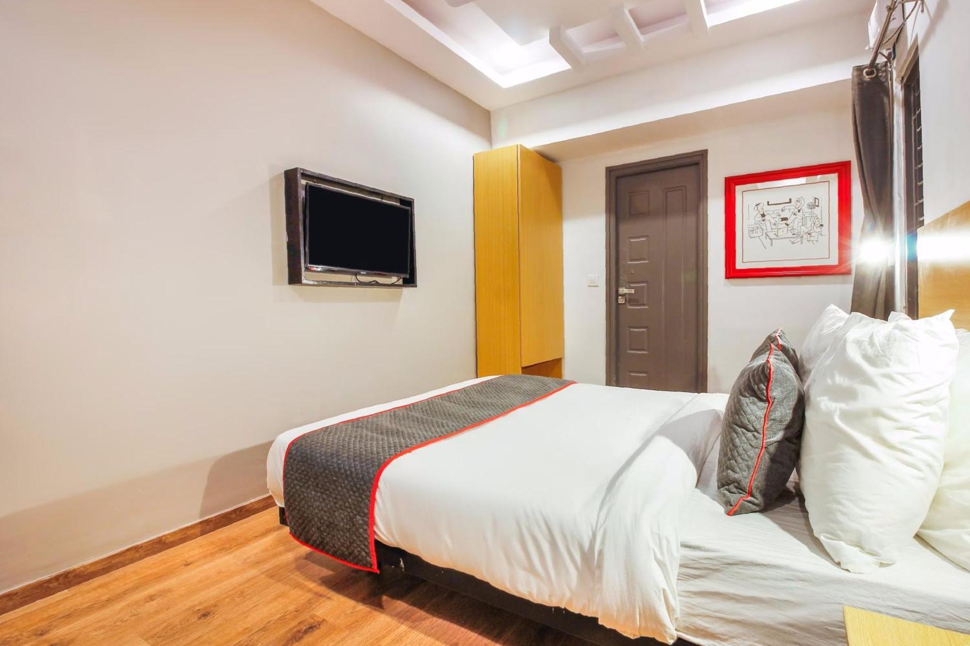 Hotel Super Townhouse Rcc Sunrise à Haïdarabad Extérieur photo